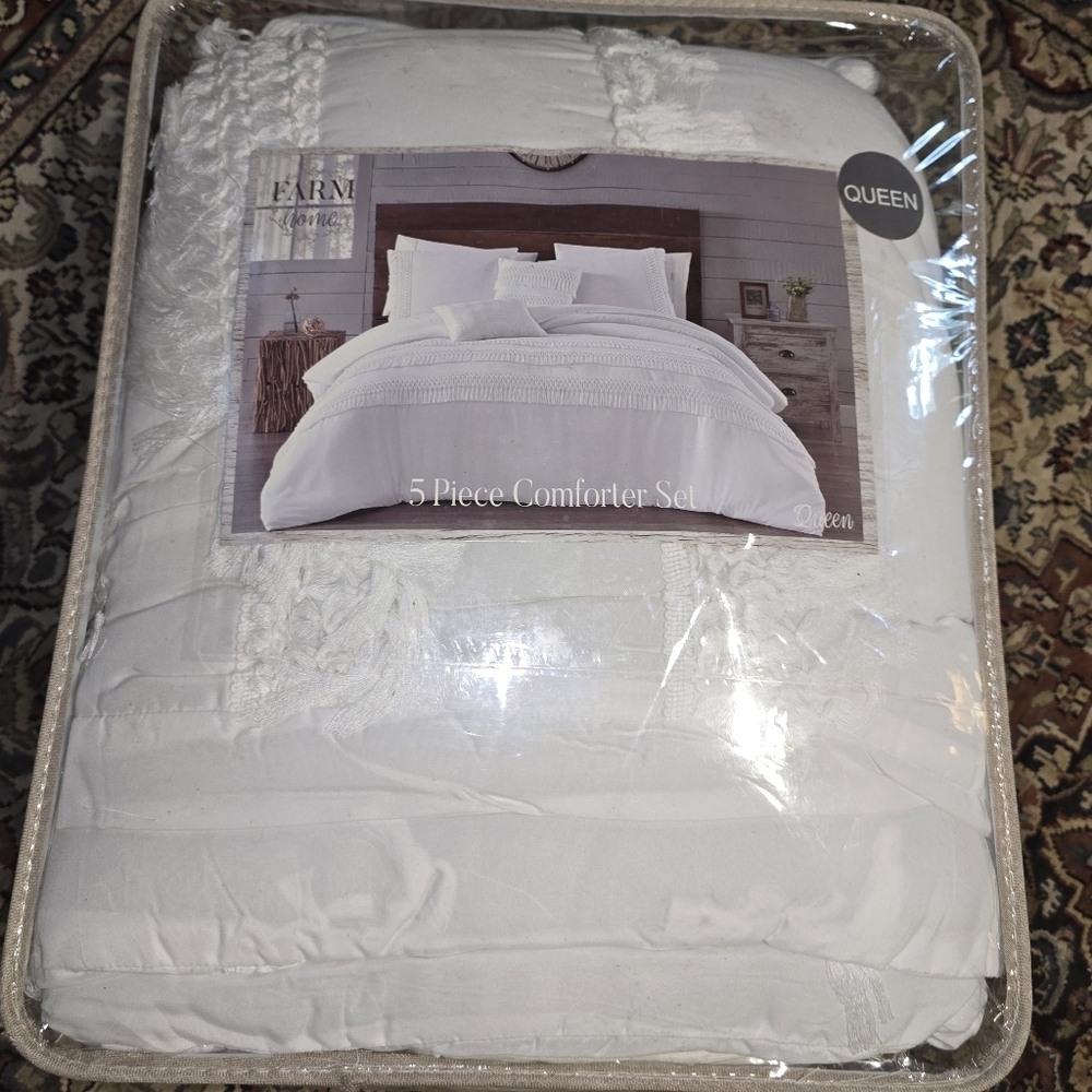 NIP Farm To Home Sanya Collection Queen Size Comforter Set, With Fringe Accents.